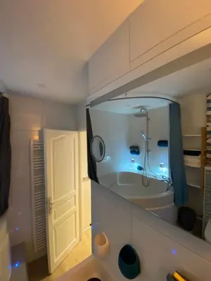 Salle de bains dans l'établissement Cosy courcelles