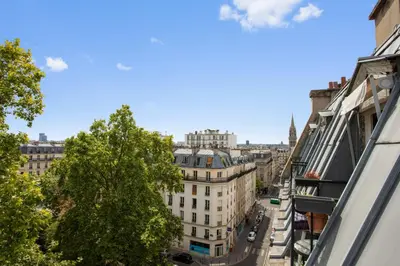 Vue générale sur Paris ou vue de la ville depuis l'appartement