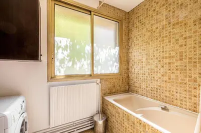 Salle de bains dans l'établissement GuestReady - Airy Studio with Courtyard View