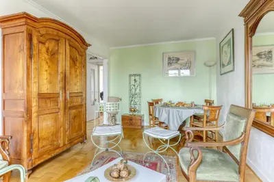 Plan de l'établissement Large and Bright 2 Bdrs Flat with View - Paris 20