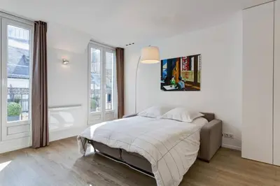 Un ou plusieurs lits dans un hébergement de l'établissement Champs Elysées Apartment