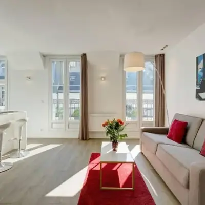 Champs Elysées Apartment
