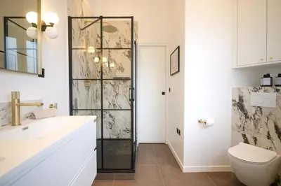 Salle de bains dans l'établissement Balcon Champs Elysees