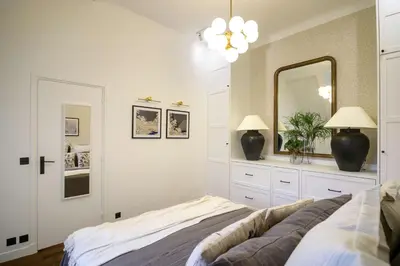 Un ou plusieurs lits dans un hébergement de l'établissement Balcon Champs Elysees
