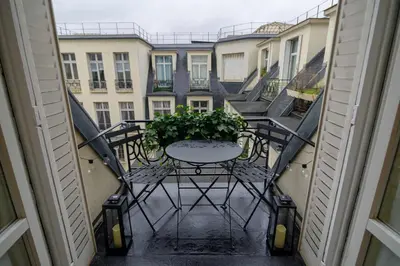 Balcon ou terrasse dans l'établissement Balcon Champs Elysees