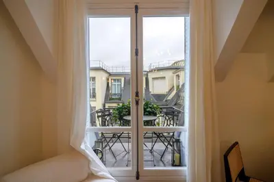 Balcon ou terrasse dans l'établissement Balcon Champs Elysees