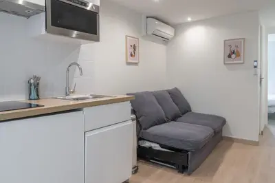 Cuisine ou kitchenette dans l'établissement Lavie Maison Parisian Aircon Gem