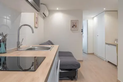 Cuisine ou kitchenette dans l'établissement Lavie Maison Parisian Aircon Gem