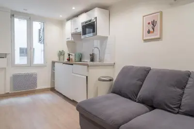 Cuisine ou kitchenette dans l'établissement Lavie Maison Parisian Aircon Gem