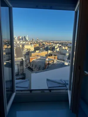 Vue générale sur Paris ou vue de la ville depuis l'appartement