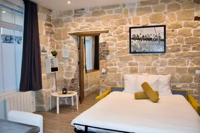 Un ou plusieurs lits dans un hébergement de l'établissement Sweet Virtue-Center of Paris, 2 Bedroom apartment