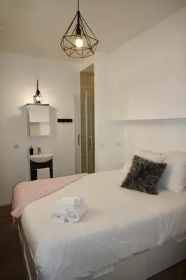 Un ou plusieurs lits dans un hébergement de l'établissement Sweet Virtue-Center of Paris, 2 Bedroom apartment
