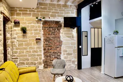Cuisine ou kitchenette dans l'établissement Sweet Virtue-Center of Paris, 2 Bedroom apartment