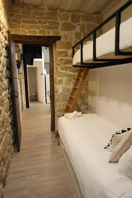 Un ou plusieurs lits dans un hébergement de l'établissement Sweet Virtue-Center of Paris, 2 Bedroom apartment