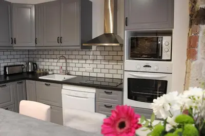 Cuisine ou kitchenette dans l'établissement Sweet Virtue-Center of Paris, 2 Bedroom apartment