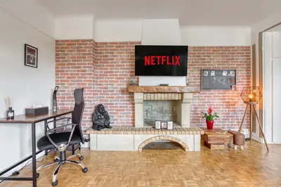 Télévision ou salle de divertissement dans l'établissement Détente et Découvertes en Pro ou en Famille