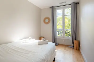 Un ou plusieurs lits dans un hébergement de l'établissement Stylish 2 Bedroom Apartment in Paris