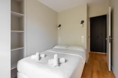 Un ou plusieurs lits dans un hébergement de l'établissement Stylish 2 Bedroom Apartment in Paris