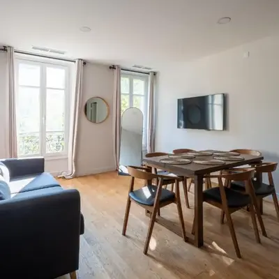 Stylish 2 Bedroom Apartment in Paris
