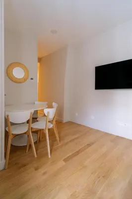 Télévision ou salle de divertissement dans l'établissement Stunning 1 Bedroom Apartment in Paris