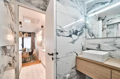 Salle de bains dans l'établissement Splendide appartement pour 6 proche Montmartre