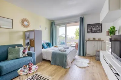 Un ou plusieurs lits dans un hébergement de l'établissement Super appartement avec vue sur la Tour Eiffel