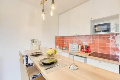 Cuisine ou kitchenette dans l'établissement Super appartement avec vue sur la Tour Eiffel