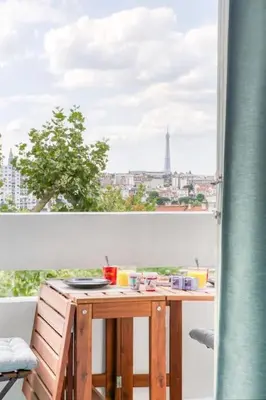 Balcon ou terrasse dans l'établissement Super appartement avec vue sur la Tour Eiffel