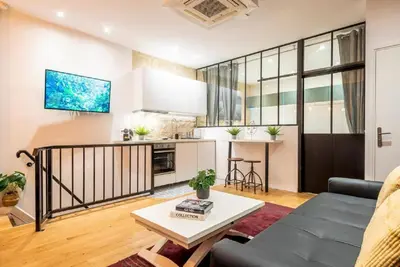 Cuisine ou kitchenette dans l'établissement 153 - Urban Pretty Flat in Center of Paris
