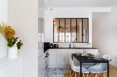 Cuisine ou kitchenette dans l'établissement Le Cygne des Champs-Elysées - Mobility lease