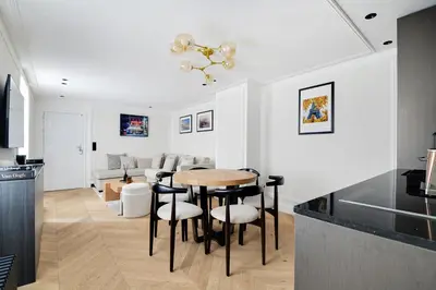 Télévision ou salle de divertissement dans l'établissement TheLander Serviced Apartments in Saint-Germain des Près - Rue Jacob