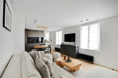 Télévision ou salle de divertissement dans l'établissement TheLander Serviced Apartments in Saint-Germain des Près - Rue Jacob