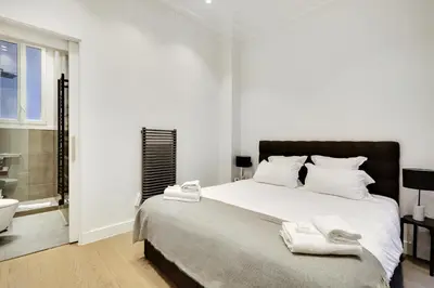 Un ou plusieurs lits dans un hébergement de l'établissement Pick A Flat's Apartment in Triangle d'Or - Pierre 1er de Serbie