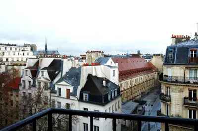 Vue générale sur Paris ou vue de la ville depuis l'hôtel