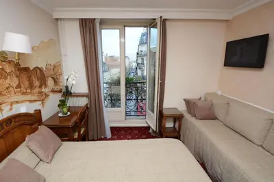 Télévision ou salle de divertissement dans l'établissement Familia Hotel