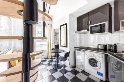 Cuisine ou kitchenette dans l'établissement Studio Colisee - Champs Elysees by B'Your Home