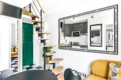 Cuisine ou kitchenette dans l'établissement Studio Colisee - Champs Elysees by B'Your Home