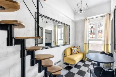Coin salon dans l'établissement Studio Colisee - Champs Elysees by B'Your Home