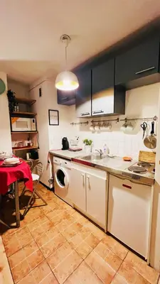 Cuisine ou kitchenette dans l'établissement Bright & Calm Grand Studio -La Villette Paris- Near Metro