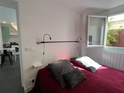 Un ou plusieurs lits dans un hébergement de l'établissement Cité Pilleux - Cozy Apartment in a private lane