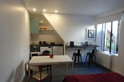 Coin salon dans l'établissement Cité Pilleux - Cozy Apartment in a private lane
