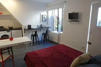 Cuisine ou kitchenette dans l'établissement Cité Pilleux - Cozy Apartment in a private lane