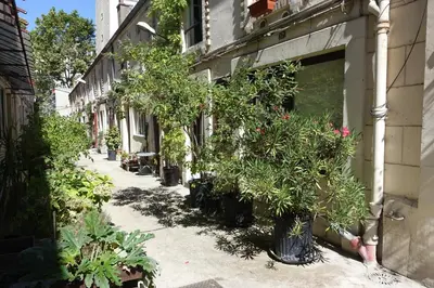 Jardin de l'établissement Cité Pilleux - Cozy Apartment in a private lane