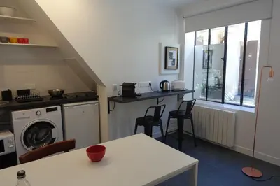 Cuisine ou kitchenette dans l'établissement Cité Pilleux - Cozy Apartment in a private lane