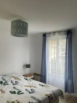 Un ou plusieurs lits dans un hébergement de l'établissement Maison agréable et spacieuse aux portes de Paris et du métro