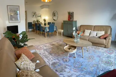 Coin salon dans l'établissement Maison agréable et spacieuse aux portes de Paris et du métro