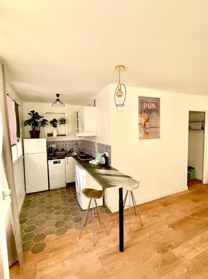 Cuisine ou kitchenette dans l'établissement Appartement en résidence calme / Puteaux - La Défense