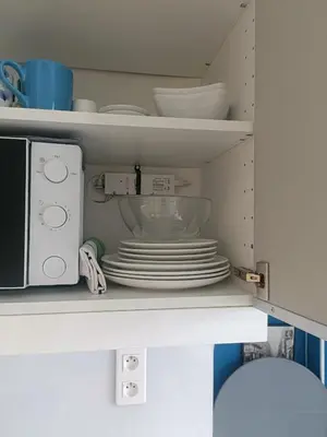 Cuisine ou kitchenette dans l'établissement Paris 17ème - STUDIO compact 10m2 -110 sqf - coeur BATIGNOLLES - ideal SOLO traveler