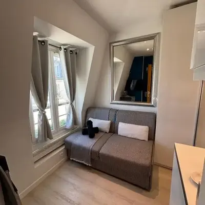 Paris 17ème - STUDIO compact 10m2 -110 sqf - coeur BATIGNOLLES - ideal SOLO traveler