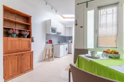 Cuisine ou kitchenette dans l'établissement Nid d'amour - à 900m de la Tour Eiffel